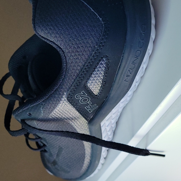 Men's size 9 Mizuno TF02 - Picture 2 of 3